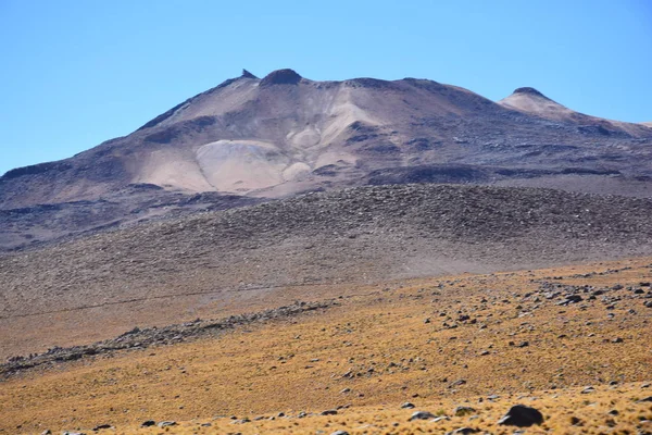 Landscape of valley and mountain range in Atacama desert Chile — Stock Photo, Image