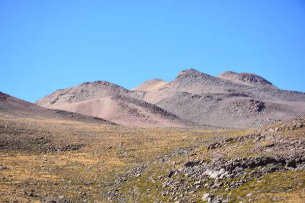 Paisaje de valle y cordillera en el desierto de Atacama Chile — Foto de Stock