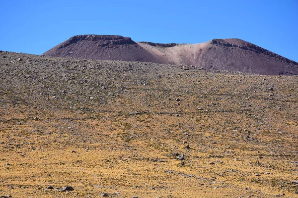 Táj-völgyre és a hegység a Chilei Atacama-sivatag — Stock Fotó