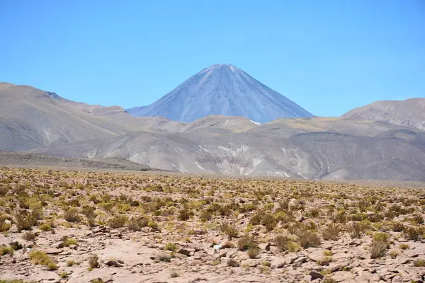 Táj-völgyre és a hegység a Chilei Atacama-sivatag — Stock Fotó