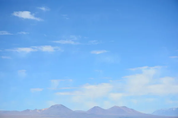 Paisaje de valle y cordillera en el desierto de Atacama Chile —  Fotos de Stock