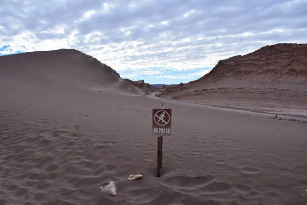 Paisaje de valle y cordillera en el desierto de Atacama Chile —  Fotos de Stock