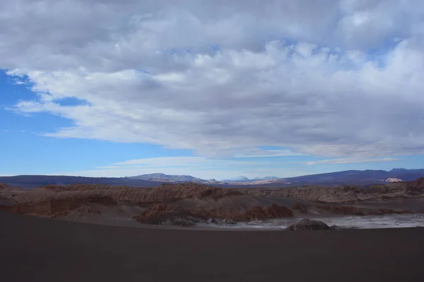 Landschap van Berg en dal in de Atacama woestijn Chili — Stockfoto