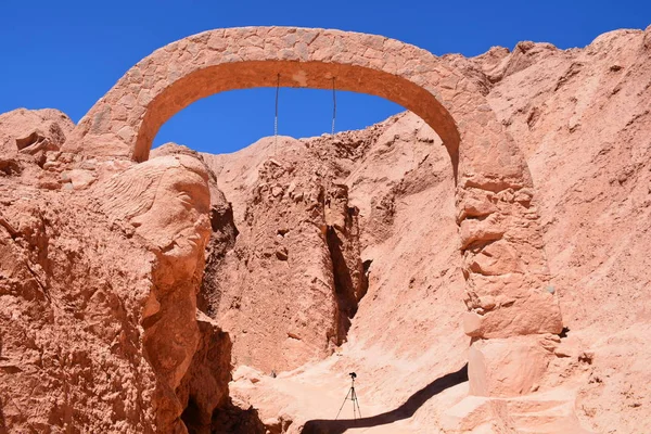 Heykel ve dağlar Atacama Çölü Şili'deki manzara — Stok fotoğraf