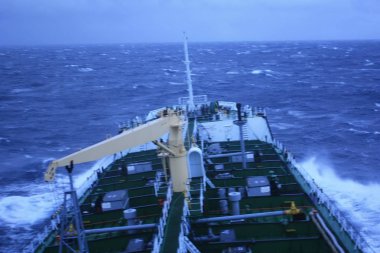 Petrol tankeri gemi derin denize yelken