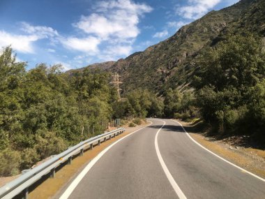 Dağlar ve valleyin Santiago Şili peyzaj