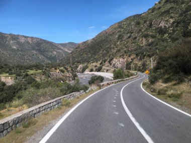 Dağlar ve valleyin Santiago Şili peyzaj