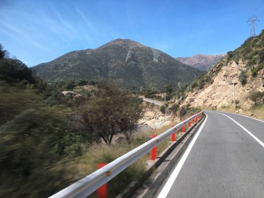 Dağlar ve valleyin Santiago Şili peyzaj