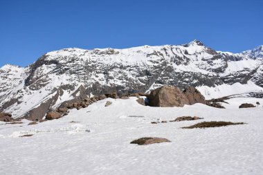 Peyzaj dağlar, Vadisi, kar ve Şili volkan