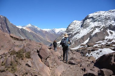Peyzaj dağlar, Vadisi, kar ve Şili volkan