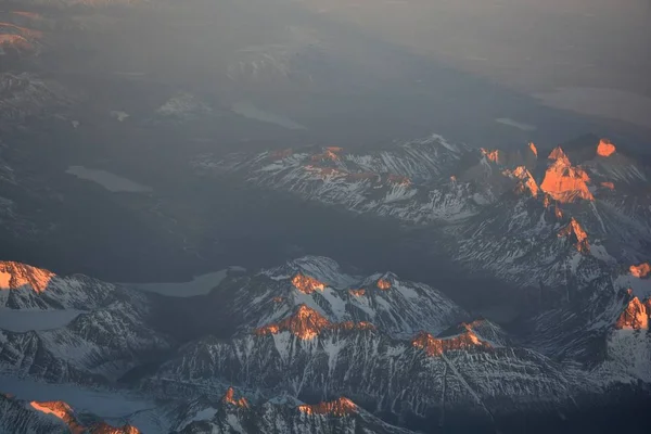 Vista aérea de glaciares, montañas y valle en Patagonia, Chile —  Fotos de Stock