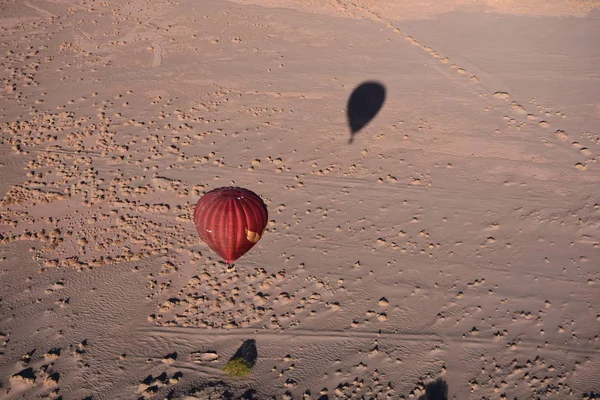 Ballon über der Atacama-Wüste in Chile — Stockfoto