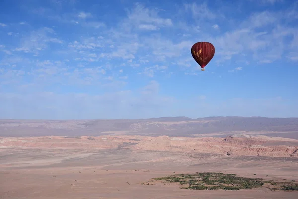 Şili'deki Atacama Çölü üzerinde balon