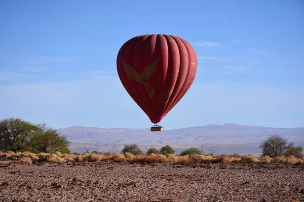 Balão sobre o deserto do Atacama no Chile — Fotografia de Stock