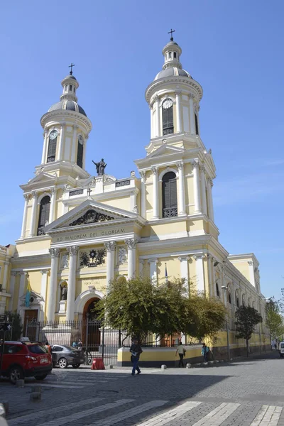 Ο καθεδρικός ναός και η εκκλησία στο Σαντιάγο Χιλή — Φωτογραφία Αρχείου