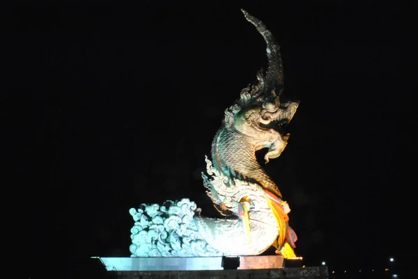 Punto di riferimento e Fontana del Drago in Thailandia — Foto Stock