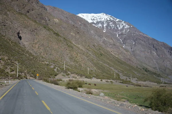 Paisagem de montanhas e vale em Santiago Chile — Fotografia de Stock