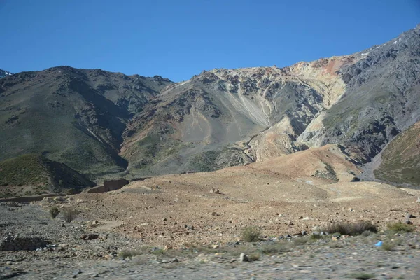 Landschap van bergen en vallei in Santiago, Chili — Stockfoto