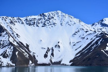 lagün, dağlar ve Şili kar manzara