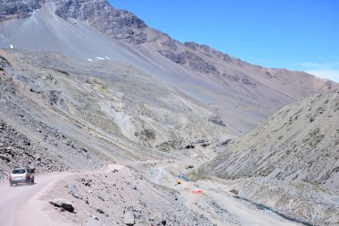 Nehir, dağ ve vadi http://www.Voices.no/mainissues/mi40008000288.php Şili