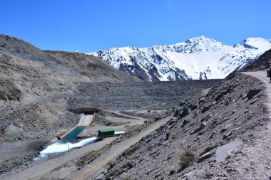 Rezervuar http://www.Voices.No/mainissues/mi40008000288.php Şili