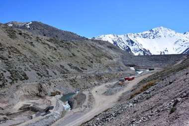 Nehir, dağ ve vadi http://www.Voices.no/mainissues/mi40008000288.php Şili