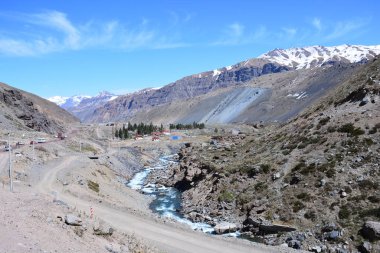 Nehir, dağ ve vadi http://www.Voices.no/mainissues/mi40008000288.php Şili