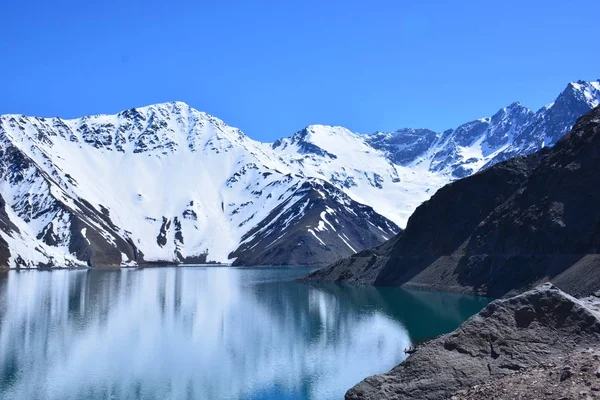 山水的礁湖，在智利的雪 — 图库照片