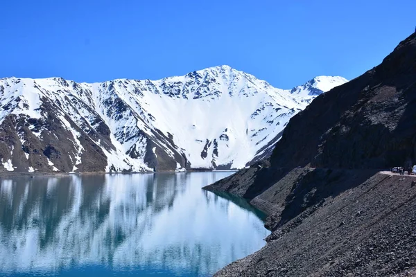 山水的礁湖，在智利的雪 — 图库照片