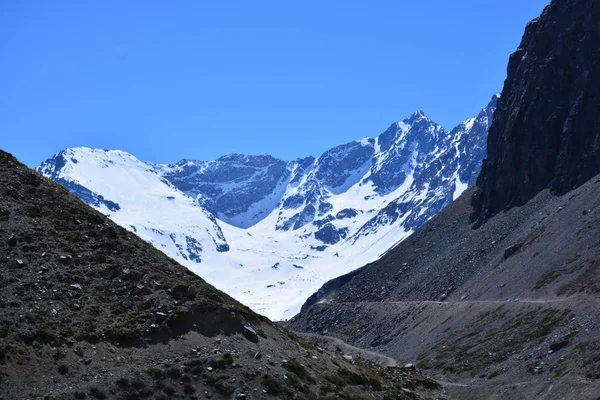 Ледник, снег и горы Сантьяго, Чили — стоковое фото