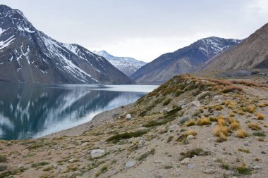 Lagün ve Şili dağlarda peyzaj