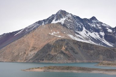 Lagün ve Şili dağlarda peyzaj