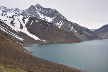 Lagün ve Şili dağlarda peyzaj