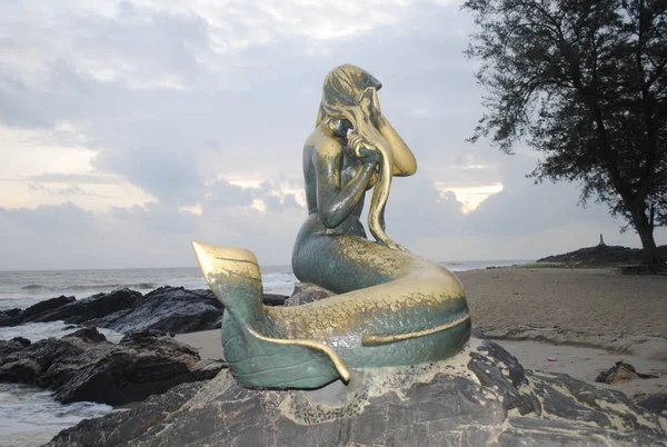 Estatua de sirena de bronce en Tailandia —  Fotos de Stock