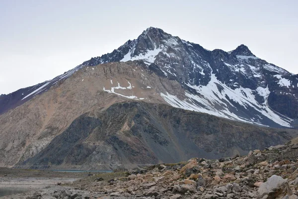 ラグーンとチリの山の風景 — ストック写真