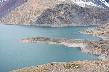 Lagün ve Şili dağlarda peyzaj