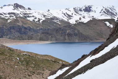 Lagün ve Şili dağlarda peyzaj