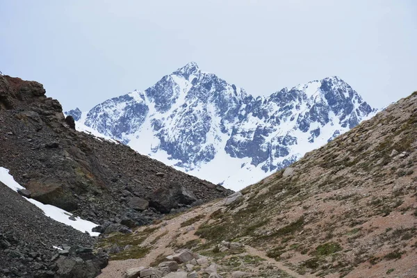 Dağlar ve lagün Şili'deki manzara — Stok fotoğraf