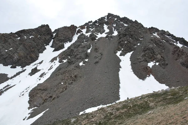 Dağlar ve lagün Şili'deki manzara — Stok fotoğraf