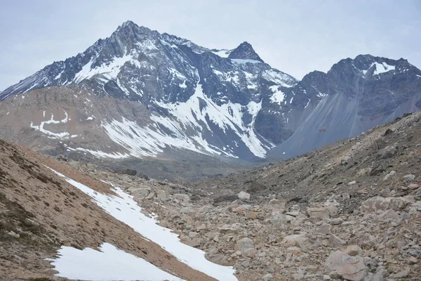 山水、 雪，在智利的性质的 — 图库照片
