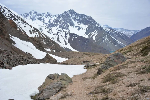 山と雪とチリの自然の風景 — ストック写真