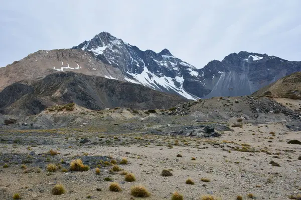 Landschaft aus Bergen, Schnee und Natur in Chile — Stockfoto