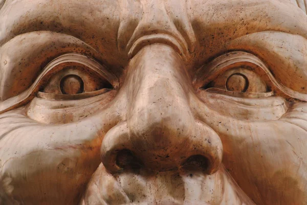 Скульптура человека из бронзы в Таиланде — стоковое фото
