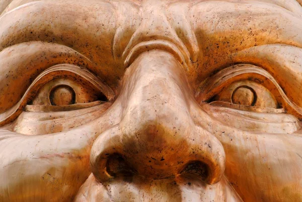 Скульптура человека из бронзы в Таиланде — стоковое фото