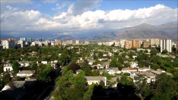 Zonsopgang en wolken in Santiago, Chili — Stockvideo