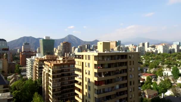 Landschap en stad gebouwen in Santiago, Chili — Stockvideo