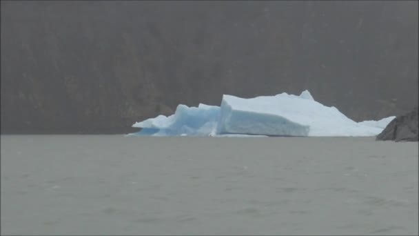 Ледники и озеро в Патагонии в Чили — стоковое видео