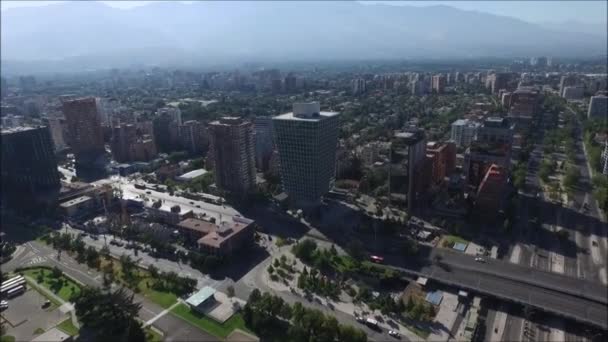 Luchtfoto van Santiago stad in Chili — Stockvideo