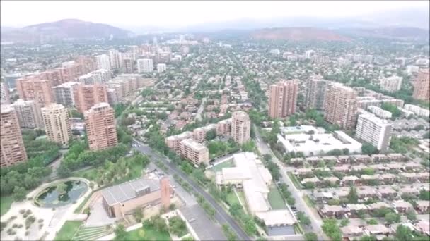 Vista aérea da cidade de Santiago no Chile — Vídeo de Stock