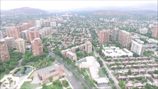 Vista aérea de la ciudad de Santiago en Chile — Vídeos de Stock